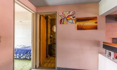 VENTA Casa 5 ambientes Barrio Versalles , patio y cochera para dos autos  PERMUTA - APTO CREDITO