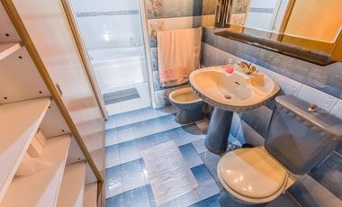 VENTA Casa 5 ambientes Barrio Versalles , patio y cochera para dos autos  PERMUTA - APTO CREDITO