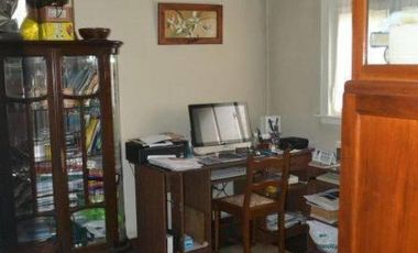 Casa en venta - 5 Dormitorios 2 Baños - Cochera - 323Mts2 - Temperley