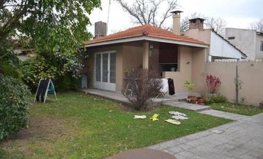 Casa en venta - 5 Dormitorios 2 Baños - Cochera - 323Mts2 - Temperley