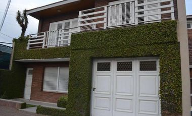 Casa en venta - 5 Dormitorios 2 Baños - Cochera - 323Mts2 - Temperley