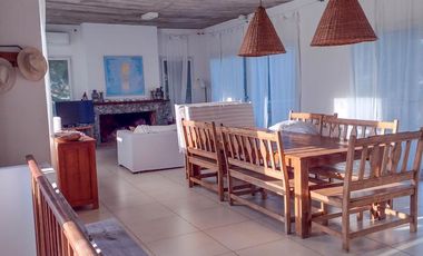 Muy linda casa en venta con rápida salida al mar en Barrio Residencial II – Costa Esmeralda