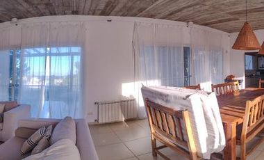 Muy linda casa en venta con rápida salida al mar en Barrio Residencial II – Costa Esmeralda