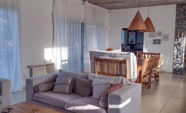 Muy linda casa en venta con rápida salida al mar en Barrio Residencial II – Costa Esmeralda