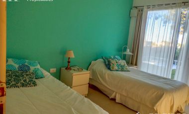 Muy linda casa en venta con rápida salida al mar en Barrio Residencial II – Costa Esmeralda