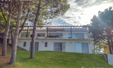 Muy linda casa en venta con rápida salida al mar en Barrio Residencial II – Costa Esmeralda
