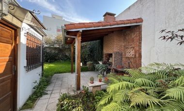 Venta Casa 4 ambientes con cochera y fondo con quincho en Bernal