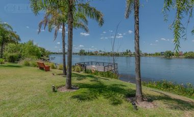 Lote a la laguna de 816 m2 en venta en San Francisco