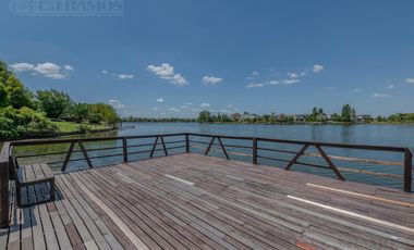 Lote a la laguna de 816 m2 en venta en San Francisco