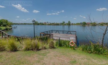 Lote a la laguna de 816 m2 en venta en San Francisco