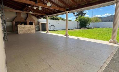 Casa en venta - 3 Dormitorios 2 Baños 1 Cochera - 595Mts2 - Escobar