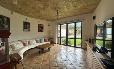 CASA CON ARQUITECTURA ORGÁNICA Y VISTA PANORÁMICA AL TEPOZTECO