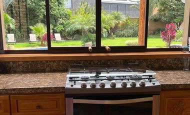 CASA CON ARQUITECTURA ORGÁNICA Y VISTA PANORÁMICA AL TEPOZTECO