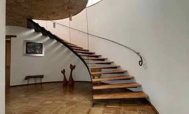 CASA CON ARQUITECTURA ORGÁNICA Y VISTA PANORÁMICA AL TEPOZTECO