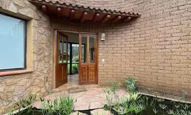 CASA CON ARQUITECTURA ORGÁNICA Y VISTA PANORÁMICA AL TEPOZTECO
