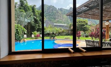 CASA CON ARQUITECTURA ORGÁNICA Y VISTA PANORÁMICA AL TEPOZTECO