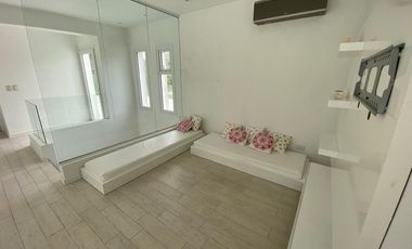 CASA EN VENTA PINAMAR, En el bosque, 5 ambientes, Diseño exclusivo - Parrilla y Jacuzzi