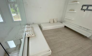 CASA EN VENTA PINAMAR, En el bosque, 5 ambientes, Diseño exclusivo - Parrilla y Jacuzzi