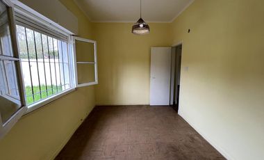 Casa en venta con terreno amplio - Moron