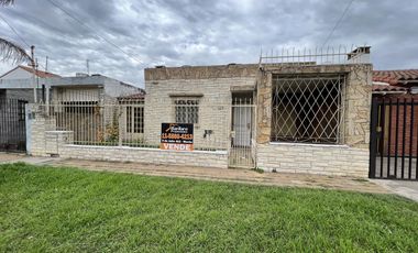 Casa en venta con terreno amplio - Moron