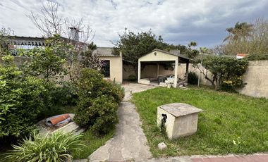 Casa en venta con terreno amplio - Moron