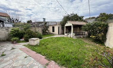 Casa en venta con terreno amplio - Moron
