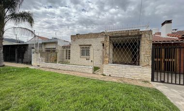 Casa en venta con terreno amplio - Moron