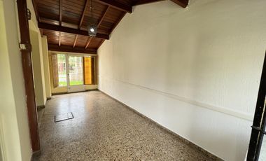 Casa en venta con terreno amplio - Moron