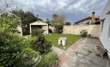 Casa en venta con terreno amplio - Moron