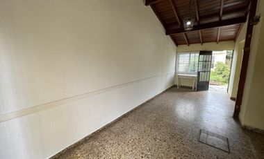 Casa en venta con terreno amplio - Moron