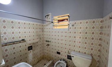 Casa en venta con terreno amplio - Moron