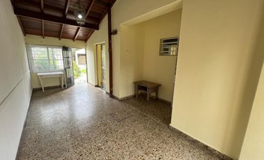Casa en venta con terreno amplio - Moron