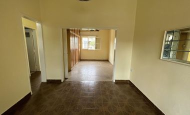 Casa en venta con terreno amplio - Moron