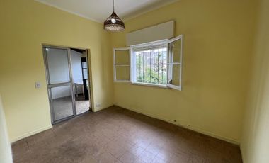 Casa en venta con terreno amplio - Moron