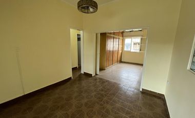 Casa en venta con terreno amplio - Moron