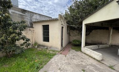 Casa en venta con terreno amplio - Moron
