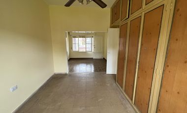 Casa en venta con terreno amplio - Moron