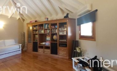 Casa - 6 ambientes con Cochera - Villa Gesell - VENTA