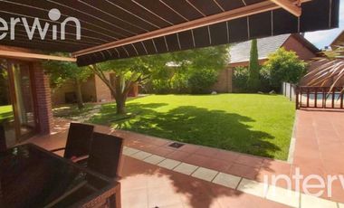 Casa - 6 ambientes con Cochera - Villa Gesell - VENTA