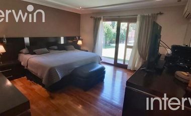 Casa - 6 ambientes con Cochera - Villa Gesell - VENTA