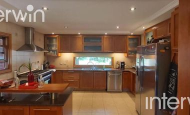Casa - 6 ambientes con Cochera - Villa Gesell - VENTA