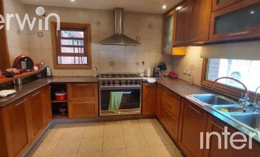 Casa - 6 ambientes con Cochera - Villa Gesell - VENTA