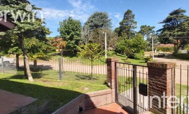 Casa - 6 ambientes con Cochera - Villa Gesell - VENTA