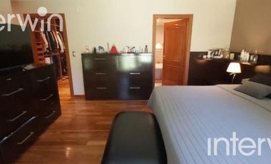 Casa - 6 ambientes con Cochera - Villa Gesell - VENTA