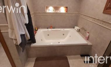 Casa - 6 ambientes con Cochera - Villa Gesell - VENTA