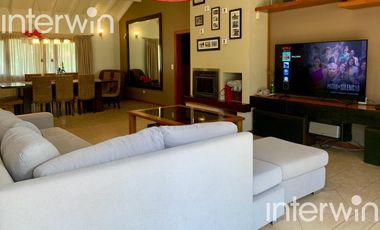 Casa - 6 ambientes con Cochera - Villa Gesell - VENTA