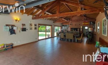 Casa - 6 ambientes con Cochera - Villa Gesell - VENTA