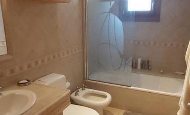 Casa - 6 ambientes con Cochera - Villa Gesell - VENTA