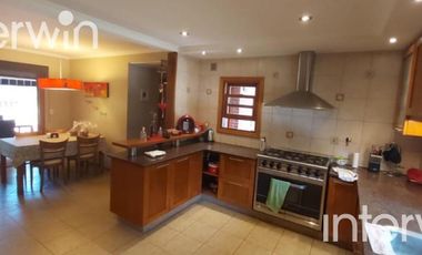 Casa - 6 ambientes con Cochera - Villa Gesell - VENTA