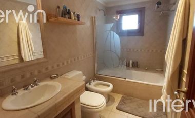 Casa - 6 ambientes con Cochera - Villa Gesell - VENTA